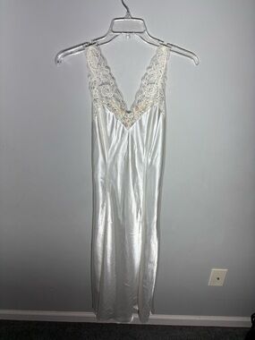 Vtg 90s Victorias Secret M Bridal Long Satin Nightgown Gown Lace Embroidery 3D